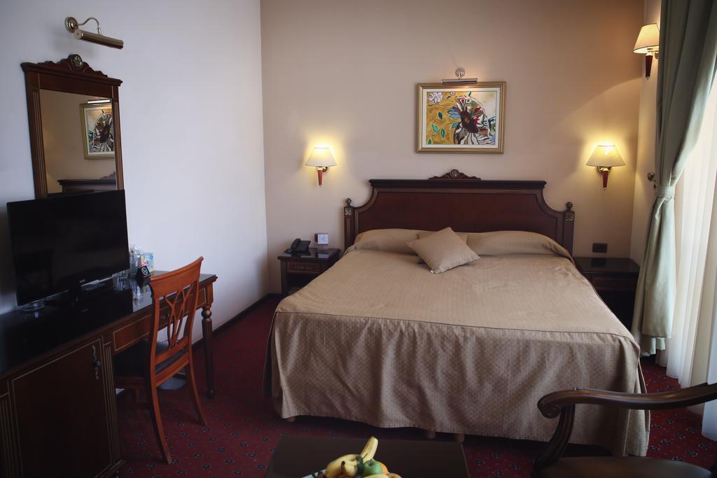 Hotel Millenium Bitola Bagian luar foto