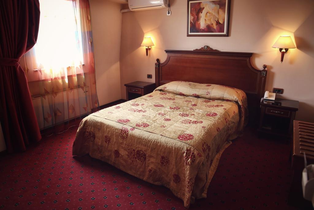 Hotel Millenium Bitola Bagian luar foto